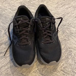 Mens Saucony Kinavara Running shoes size 10